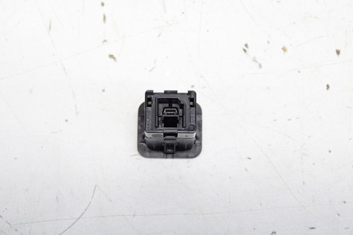 Jeep Renegade 2015-2023 consola central adaptador USB puerto de carga OEM - Imagen 3 de 7