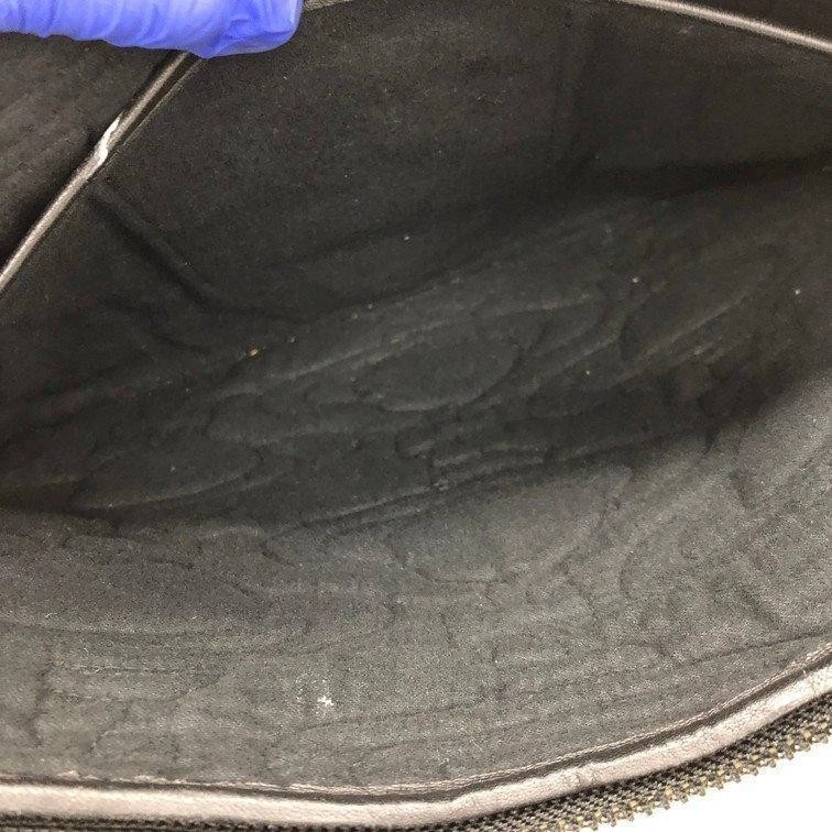 Bolso clutch Vivienne Westwood Orb de cuero en relieve usado vintage Foto 3 de 4