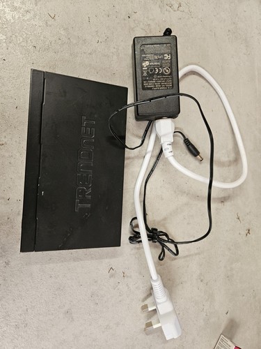 TRENDnet TPE-S44 8-Port 10/100Mbps PoE Switch (4 PoE, 4 Non-PoE) with power supp - Picture 2 of 5