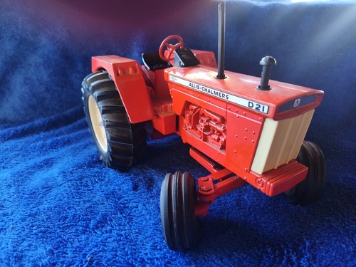 1/16 Allis Chalmers D-21 Turbo Diesel with Rear Duals, 2020 NFTM 16407 - Picture 4 of 7