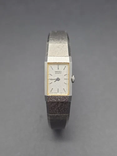 Vintage Seiko Quartz 2E20-1540 Silver Tone Ladies Dress Watch Works