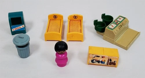 Z-267 VINTAGE FISHER-PRICE LITTLE PEOPLE SESAME STREET PLAY SET ACCESSORIES!