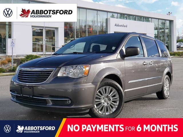 2015 Chrysler Town & Country Premium | Third Row Seats in Cars & Trucks in Abbotsford