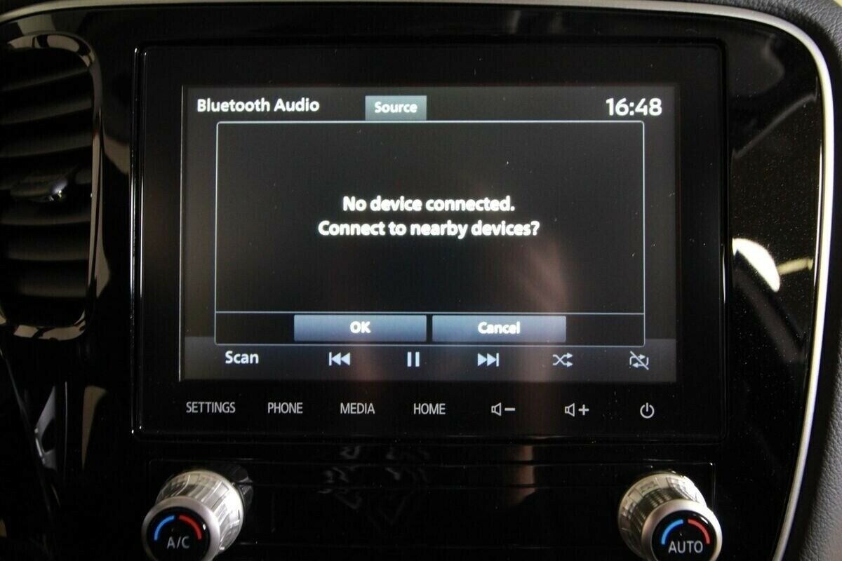 Mitsubishi Outlander 2,4 PHEV Inform+ CVT 4WD