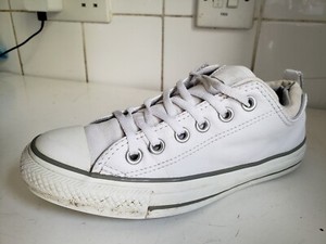 pink and white converse all star