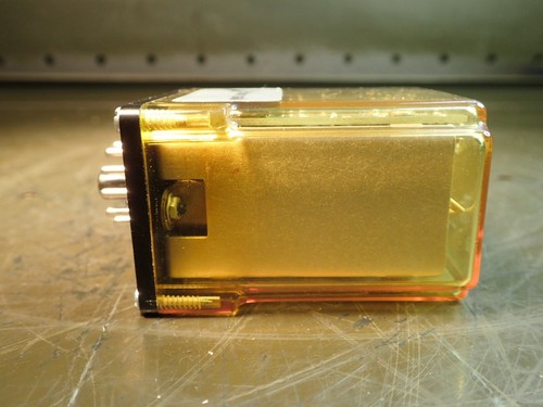 Action-Pak, 2020-211, 0-1 VDC Input Pule: Output 120 VAC Power 11-Pin Base, Used - Picture 4 of 12