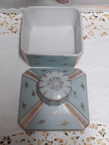 Vintage Hand Painted LIght Blue/Floral Perfume Bottles & Trinket Box Vanity Set - Picture 17 of 20