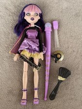 Bratz Bratzillaz Yasmina Clairvoya Magic Night Out Witches Bratz Doll Yasmin