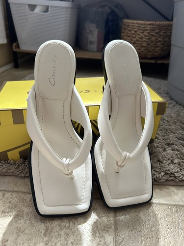 Circus by Sam Edelman Skeet Kitten Heel Leather Sandals in white 9 - Picture 3 of 5
