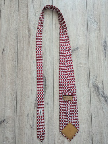 Corbata de seda vintage Yves Saint Laurent YSL patrón de diamantes geométricos rojos Italia - Imagen 8 de 10