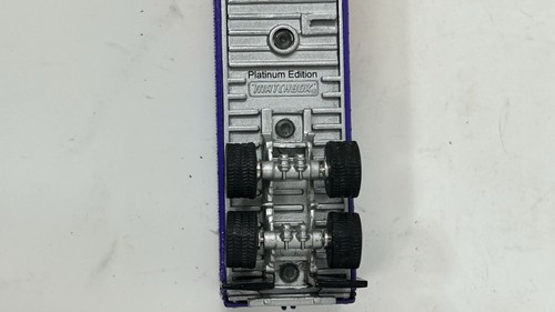 Matchbox 92168 Platinum Edition Hershey's Tractor Trailer Easter W/COA - Picture 4 of 9