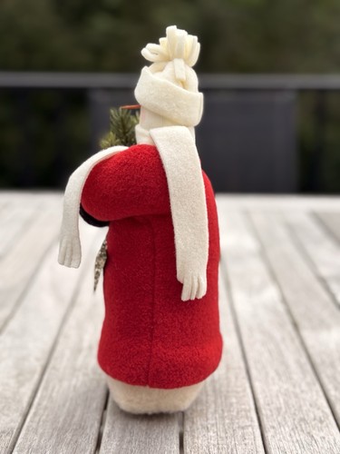 "Abrigo rojo muñeco de nieve Hearts & Ivy con ramita de pino baya roja y estrella dorada grande 10""" - Imagen 2 de 8