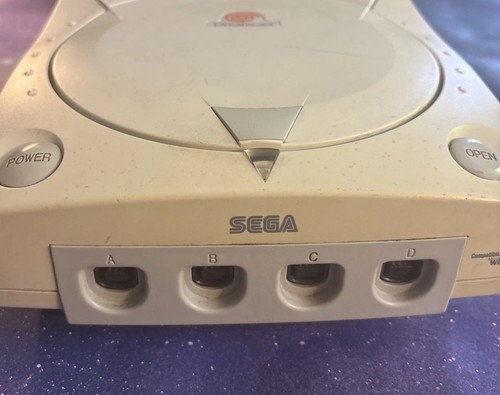 Sega Dreamcast Console, 2 Controllers, Cords w/ Pelican Rental Hard Shell Case - Picture 6 of 24