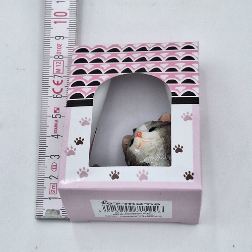 Katze liegend in Geschenkverpackung Rosa - Dekofigur aus Kunststein von Formano - Bild 5 von 5