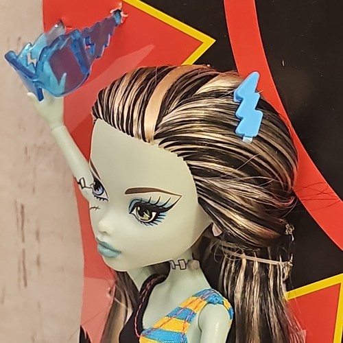Monster High Frankie Stein Gloom Beach Doll w Purse & Sunglasses White Elastics - Picture 4 of 24