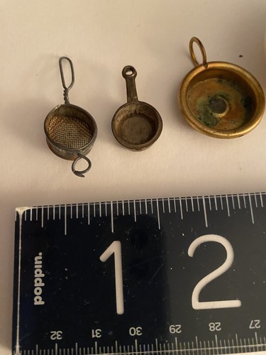 Antike Puppenstuben Küchen Miniaturen: Porzellan, Zinn, Küchenutensilien Wade Figur - Bild 3 von 11