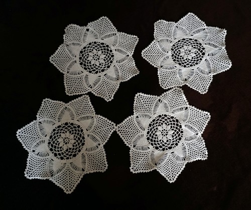  4 Lace Table Doilies Decoration Protector Placemat Doily Mat - Picture 1 of 2
