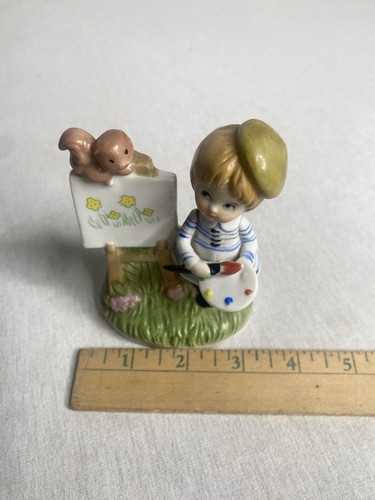 4” Young Child Artist Painting Easel Squirrel Signed Ceramic Figurine - Picture 7 of 8