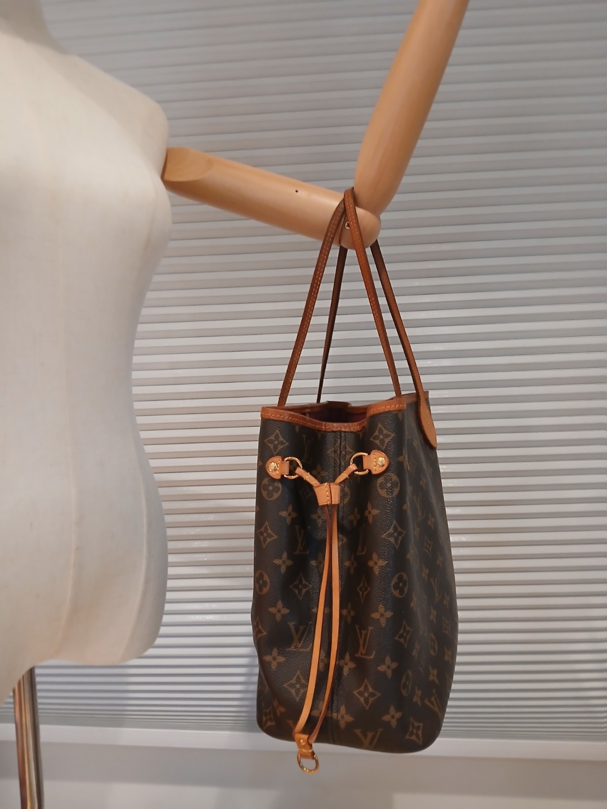 Louis Vuitton Neverfull MM Monogram Tote – Rare Pink Interior (Discontinued)