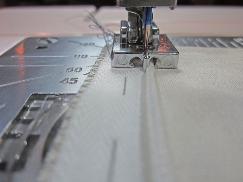 Concealed Invisible Zipper Foot With Center Guide for Singer Sewing Machine - Picture 2 of 3