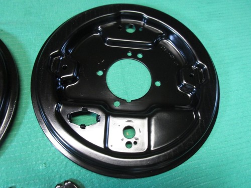 MG MGB- REAR BRAKE BACKING PLATES & HANDBRAKE LEVERS - Foto 4 di 6