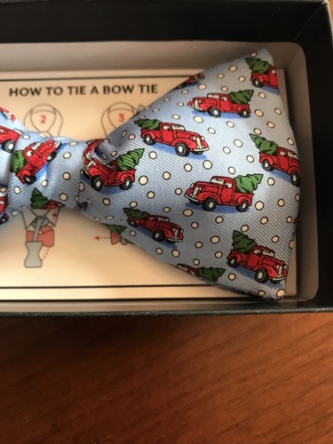 Vineyard Vines Christmas Bow Tie New Free Shipping Truck Tree Bow tie Xmas Blue - Picture 3 of 9