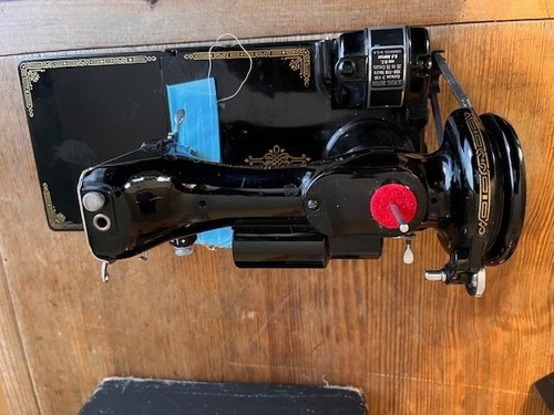 1948 Singer 221 Featherweight Sewing Machine, Case, Foot Pedal, Serviced - Picture 8 of 23