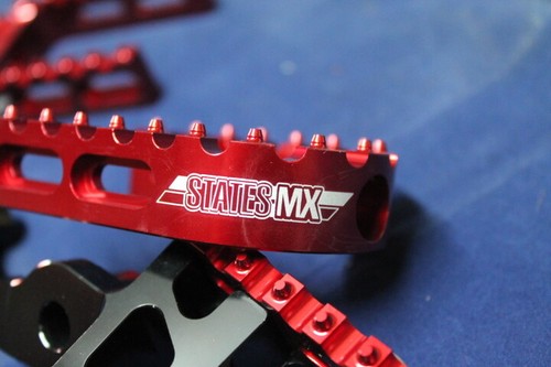 Suzuki RMZ450 05-07 RMZ250 07-09 Adjustable Red B Footpegs States MX with Bonus - Picture 7 of 8