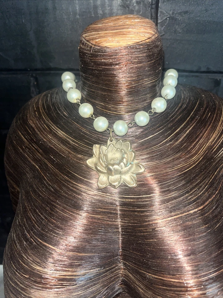 Collar Michelle DaRin Lotus Foto 2 de 4