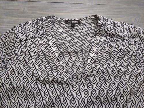 Camicetta donna Express taglia small nera bianca geometrica scollo a V pullover - Foto 6 di 10