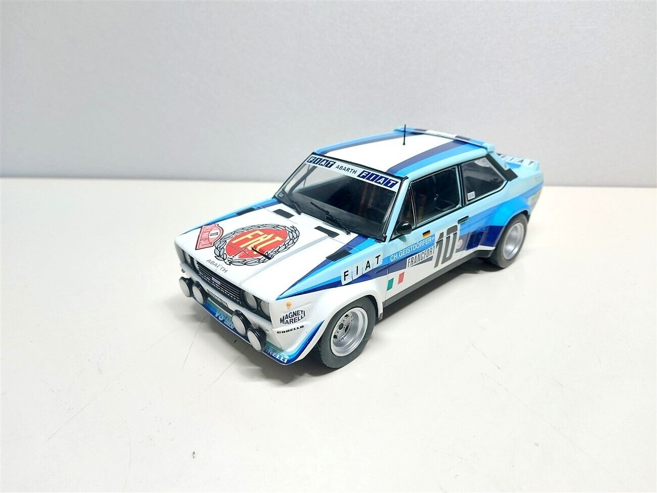 Foto 3 di 8