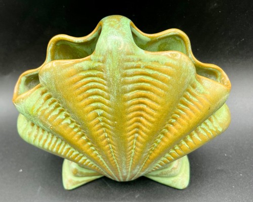 Vintage C. 1948 FRANKOMA POTTERY Clam Shell Vase #54 PRAIRIE GREEN - Picture 3 of 12