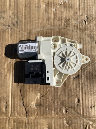 Renault Megane 1.5 dci MK3 08-16 Right  Rear Door Window Motor Lift 827306548R - Picture 2 of 3