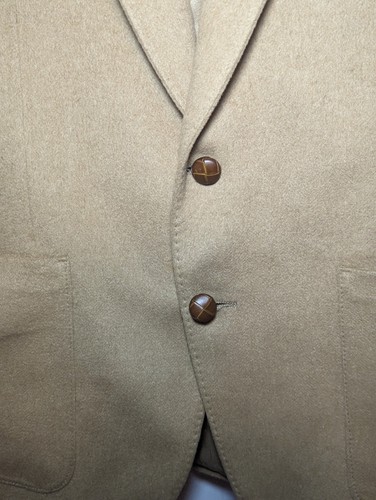 De colección. Blazer Fitzgerald de John McCoy Expressly para Dillard's 100 % cachemir beige - Imagen 2 de 23