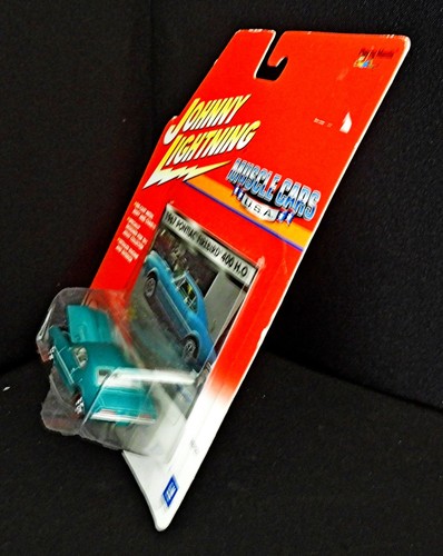 Johnny Lightning Muscle Cars U.S.A. 1967 Pontiac Firebird 400 H.O. Redline - Picture 6 of 8