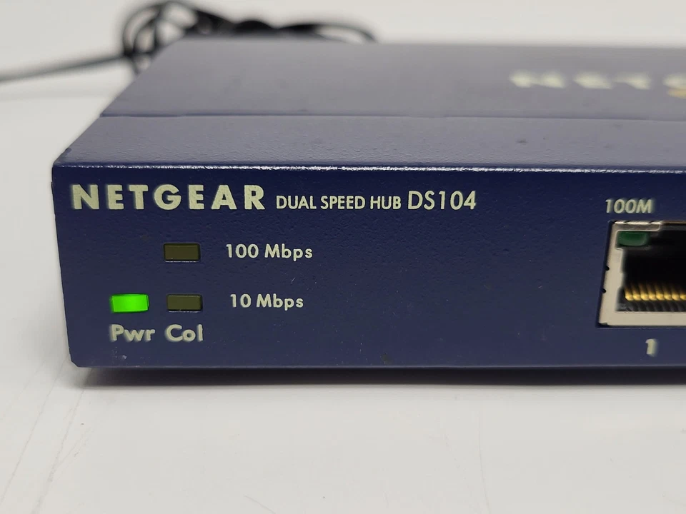 Netgear DS104 Dual Speed 4-Port Hub 10/100, RJ-45, Uplink Button w/Power Adapter - Image 2 of 4