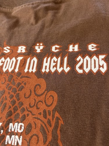 Queensryche 2005 Tour Shirt XXL Back With One Foot in Hell Brown Grafica T Metal - Foto 20 di 21