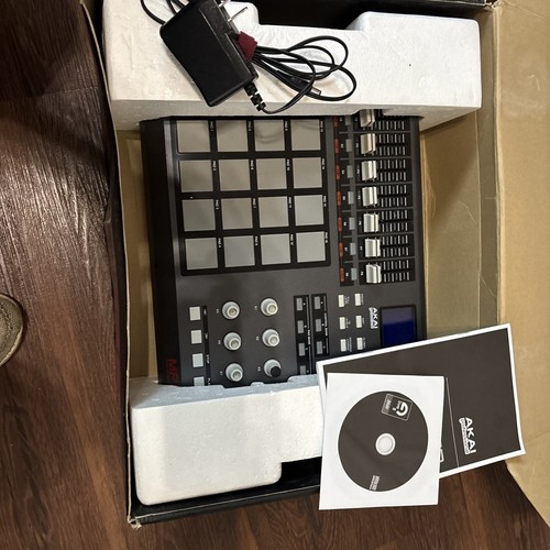 Akai Professional MPD32 USB/MIDI Pad Control Unit 222441