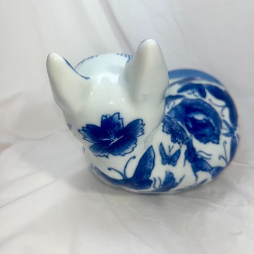 Vtg Blue & White Floral Pattern Porcelain Cat Figurine Statue Cat Butterflies - Picture 9 of 9