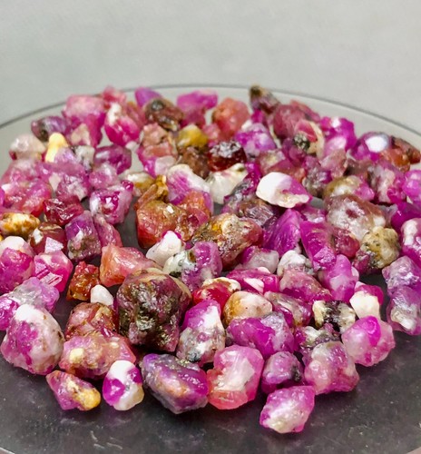 176,cts Natural beautiful red ruby rough gemstone raw lot from aghanistan - Picture 8 of 12