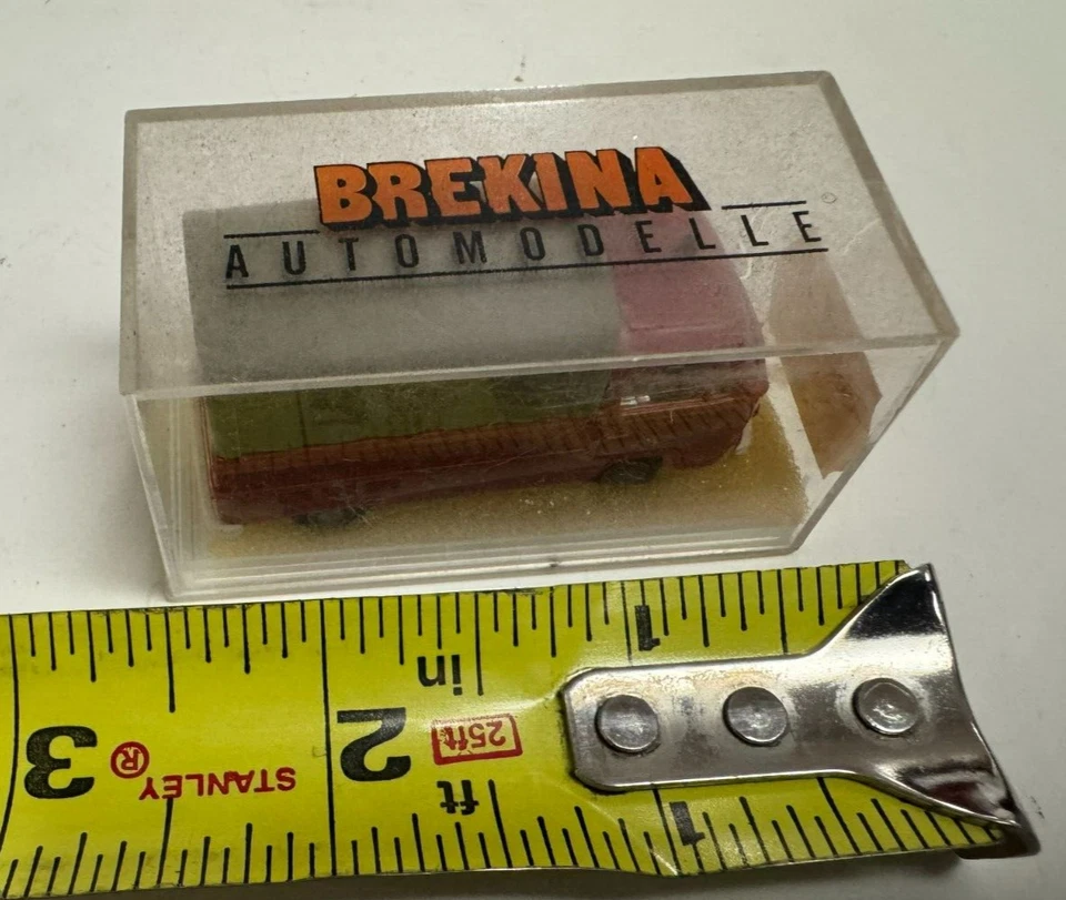 Camioneta pick-up vintage Brekina modelos de automóviles tipo Volkswagen VW T1 con dosel rojo Foto 4 de 4