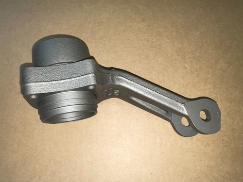 Corvette trailing arm spindle bearing support RH 65-68 69 70 71 72 73 74-82 GM - Foto 5 di 11
