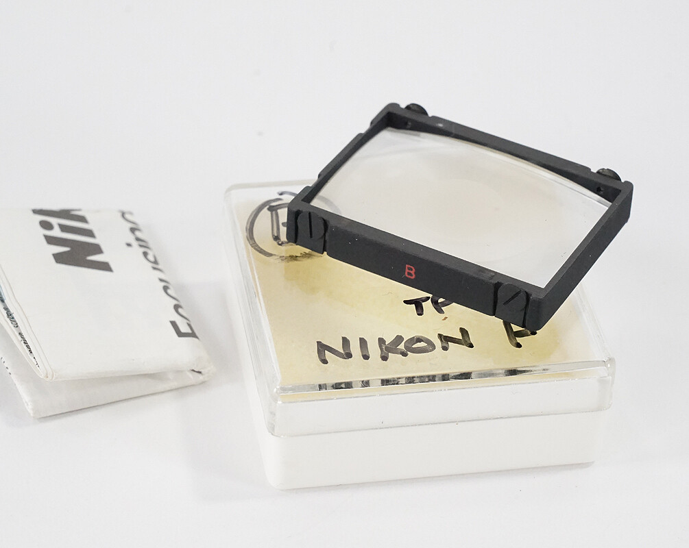 NIKON FOCUSING SCREEN B FOR F/F2, IN F2 ERA SMALL BOX (NO