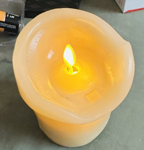 NEW - Luminara 3.5" x 5" Candle Vanilla Scented Pillar Real Flame Effect Ivory - Picture 3 of 14