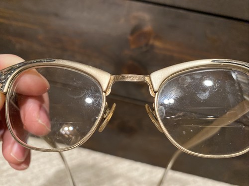 Vtg S/C Tan-Silver Cat Eye Aluminum Glasses w/Two Tone Metal Design 4 1/4-5 1/2 - Picture 6 of 8