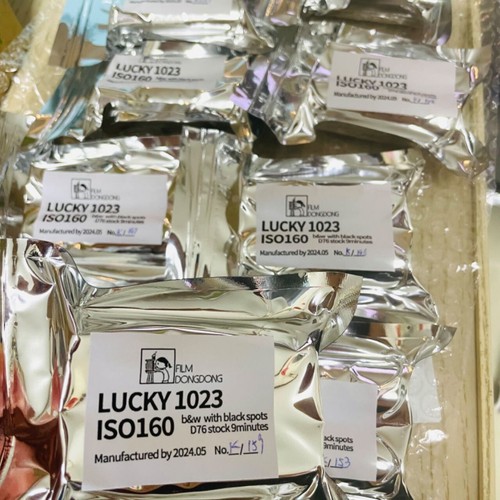 10 rolls, Lucky1023 B&W 120film with black spots(for practicing/camera testing) - Picture 14 of 14