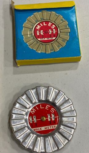 Medidor de caminata vintage podómetro de juguete caja original juguete de lata hecho en Hong Kong - Imagen 2 de 5