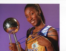 LOS ANGELES SPARKS LISA LESLIE TROPHY PICTURE SIGNED 8X10