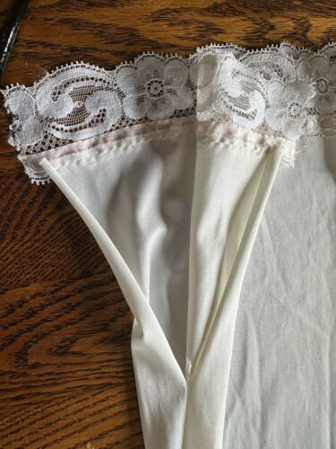 Vintage SEARS Nylon The Doesn’t Slip HALF SLIP Blanco talla M Mediano 27-29 - Imagen 8 de 9