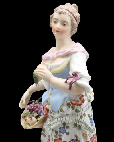 JEUNE FEMME AUX FRUITS  porcelaine XIX ème dans le goût de MEISSEN - Picture 2 of 7